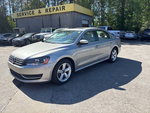 Used 2013 Volkswagen Passat TDI SE FWD image 2