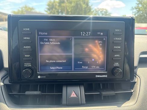 Used 2022 Toyota RAV4 LE FWD image 11