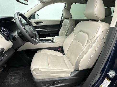 Used 2022 Nissan Pathfinder SL AWD/4WD image 5