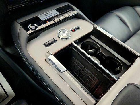 Used 2025 Lincoln Navigator Reserve w/ Jet Appearance Package image 18