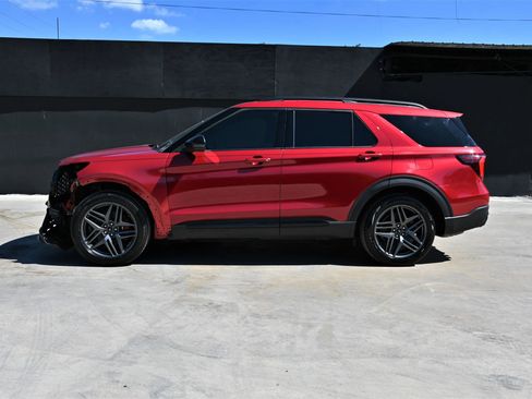 Used 2025 Ford Explorer ST image 7