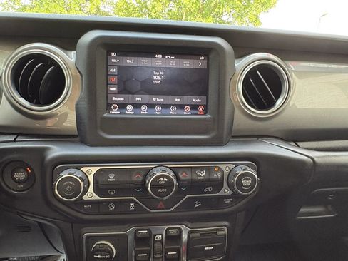 Used 2019 Jeep Wrangler Unlimited Sahara w/ LED Lighting Group AWD/4WD image 39