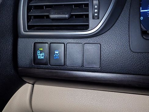 Used 2017 Toyota Camry XLE FWD image 42