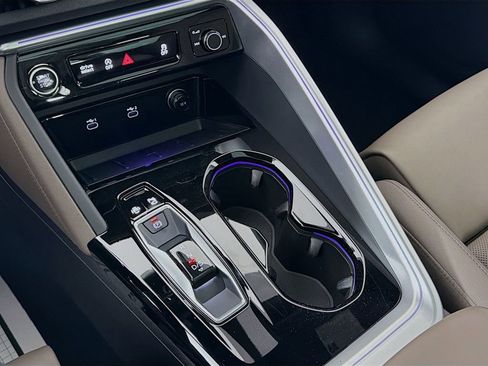 Used 2025 Audi Q5 Premium Plus w/ Premium Plus image 17