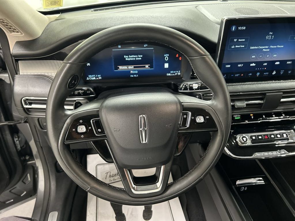 Used 2023 Lincoln Corsair AWD image 4