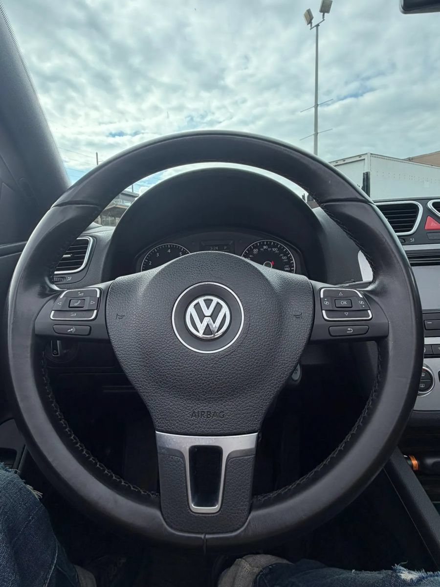 Used 2013 Volkswagen Eos Lux FWD image 21