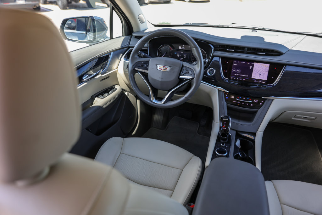 Used 2025 Cadillac XT6 Premium Luxury FWD image 28