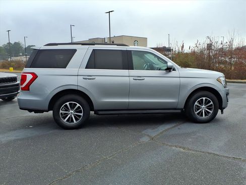 Used 2020 Ford Expedition XLT image 18
