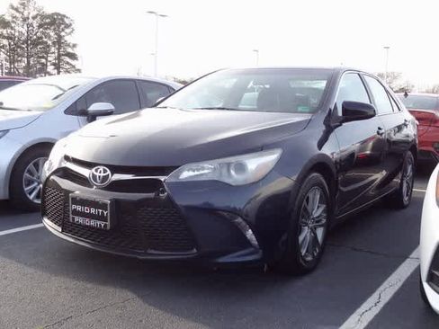 Used 2015 Toyota Camry SE image 1