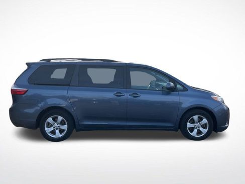 Used 2017 Toyota Sienna LE image 6