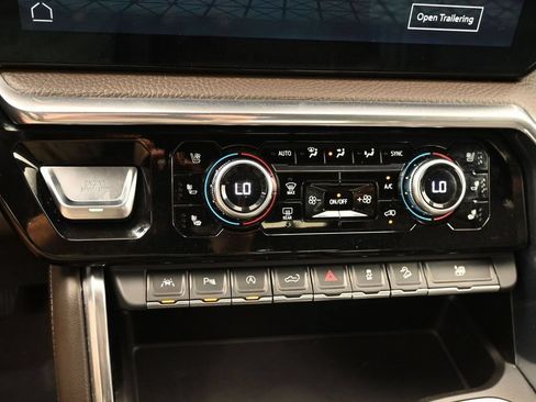 Used 2023 GMC Sierra 1500 Denali w/ Technology Package AWD/4WD image 12