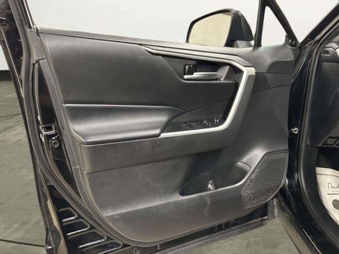 Used 2021 Toyota RAV4 XLE FWD image 13