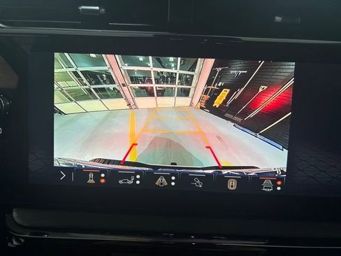 Used 2025 GMC Sierra 2500 AT4 image 23