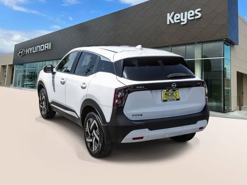 Used 2025 Nissan Kicks SV FWD image 7