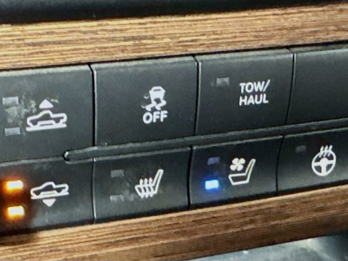 Used 2017 RAM 1500 Laramie w/ Convenience Group AWD/4WD image 25