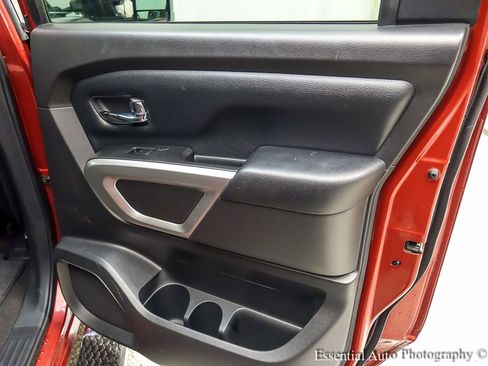 Used 2017 Nissan Titan SV image 23