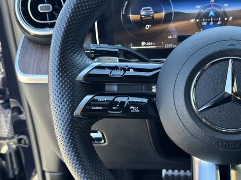 Used 2024 Mercedes-Benz GLC 300 4MATIC image 30