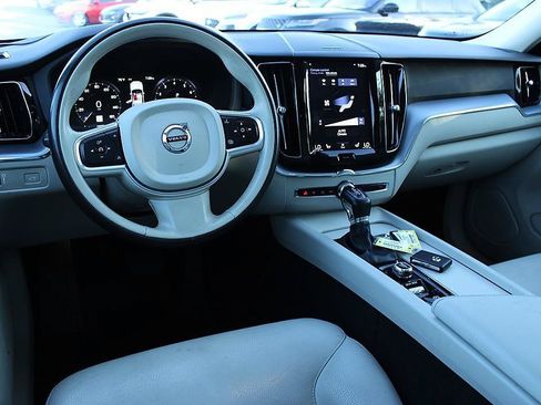 Used 2020 Volvo XC60 T5 Momentum AWD/4WD image 17