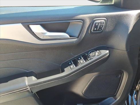 Used 2022 Ford Escape Titanium AWD/4WD image 15
