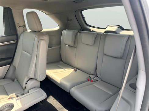 Used 2014 Toyota Highlander Limited w/ Driver Technology Package AWD/4WD image 14