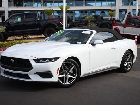 Certified 2025 Ford Mustang Convertible RWD image 1