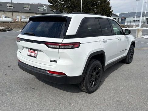 New 2026 Jeep Grand Cherokee Altitude image 8