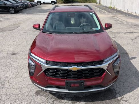 Used 2025 Chevrolet Trax LT FWD image 21