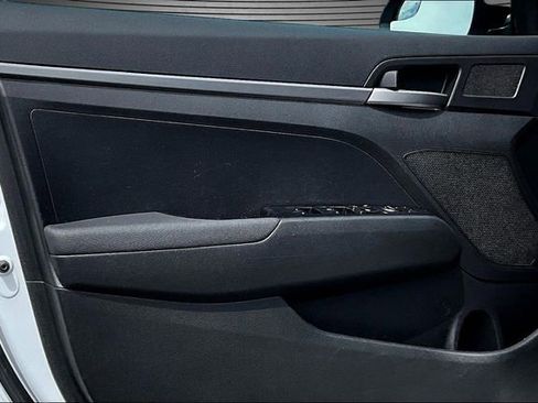 Used 2018 Hyundai Elantra SE FWD image 17