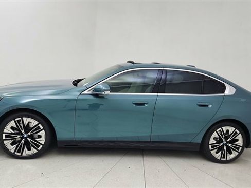 Used 2026 BMW 540i xDrive image 3