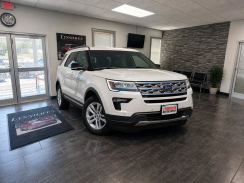 Used 2018 Ford Explorer XLT w/ Equipment Group 202A AWD/4WD image 2