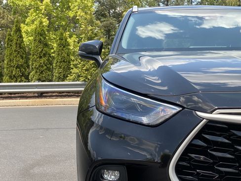 Used 2022 Toyota Highlander XLE FWD image 41
