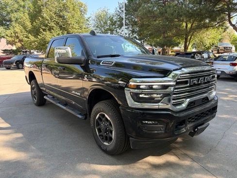 Used 2025 RAM 1500 Laramie w/ Sport Appearance Package AWD/4WD image 5