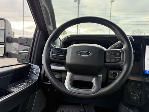 Used 2025 Ford F450 Lariat w/ FX4 Off-Road Package image 16
