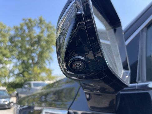 Used 2023 GMC Yukon Denali AWD/4WD image 4