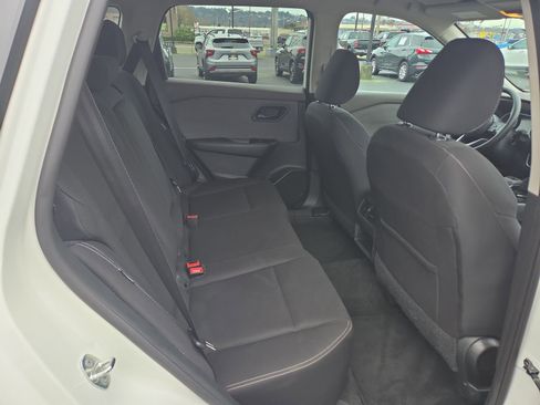 Used 2023 Nissan Rogue S image 13