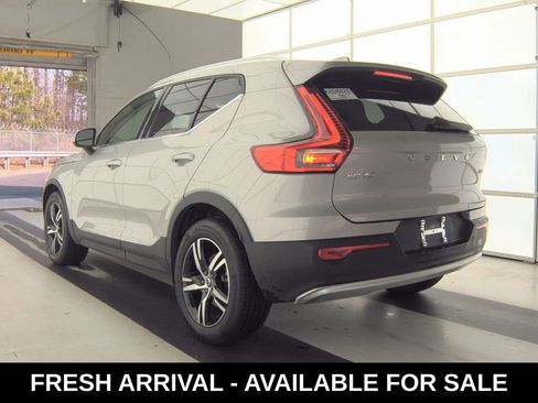 Used 2025 Volvo XC40 B5 Core image 7