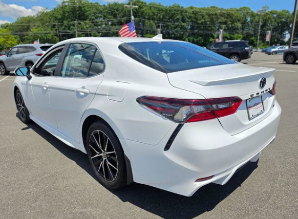 Used 2024 Toyota Camry SE w/ Cold Weather Package FWD image 1