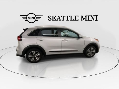 Used 2020 Kia Niro EX FWD image 12