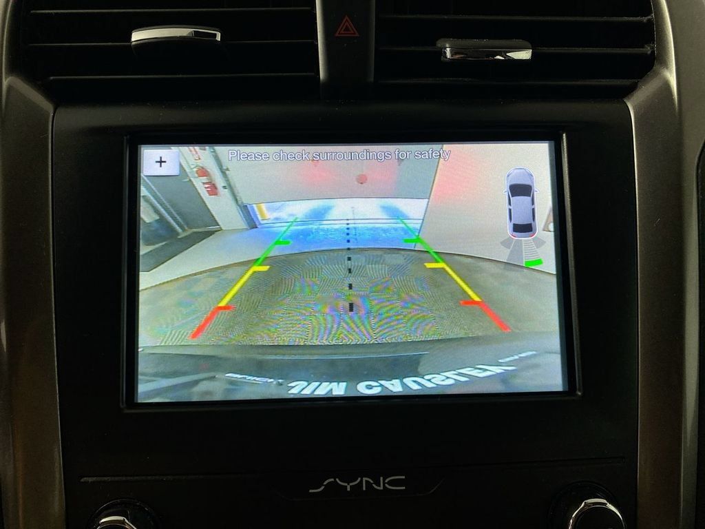 Used 2019 Ford Fusion SE FWD image 17
