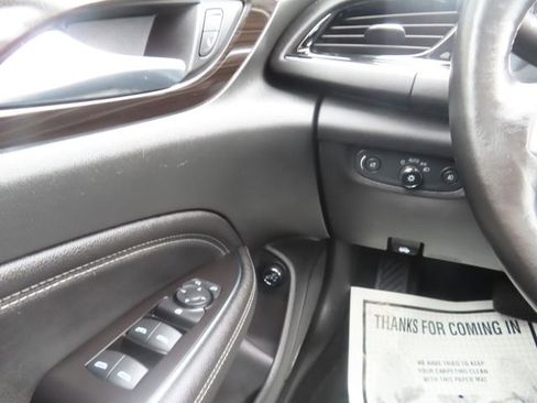 Used 2019 Buick Regal Essence w/ Driver Confidence Package I image 35