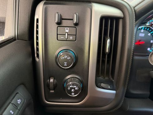 Used 2018 GMC Sierra 2500 SLT w/ Suspension Package, Off-Road AWD/4WD image 11