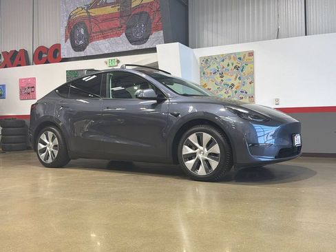 Used 2023 Tesla Model Y Long Range AWD/4WD image 66