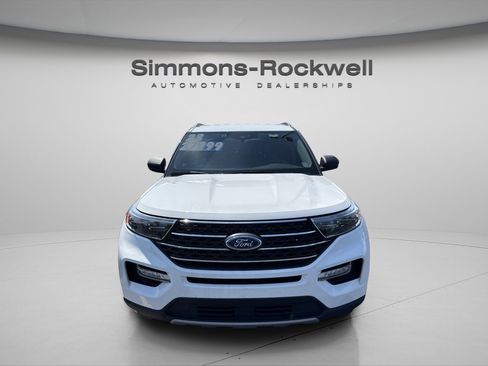 Used 2023 Ford Explorer XLT w/ Equipment Group 202A image 8