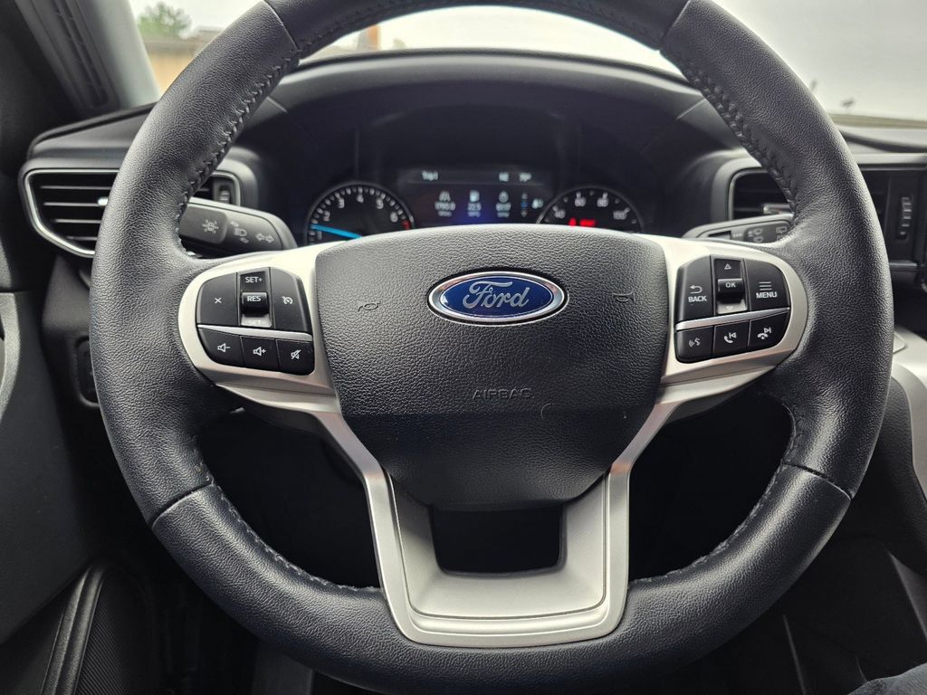 Used 2022 Ford Explorer XLT w/ Equipment Group 202A AWD/4WD image 14
