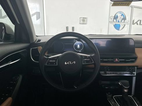 Certified 2025 Kia Seltos EX w/ EX Sunroof Package AWD/4WD image 13