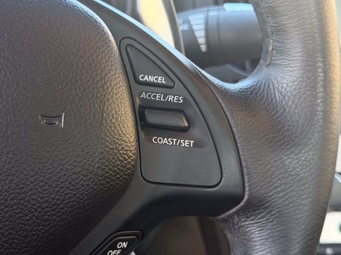 Used 2014 INFINITI Q60 Convertible w/ Premium Package RWD image 25