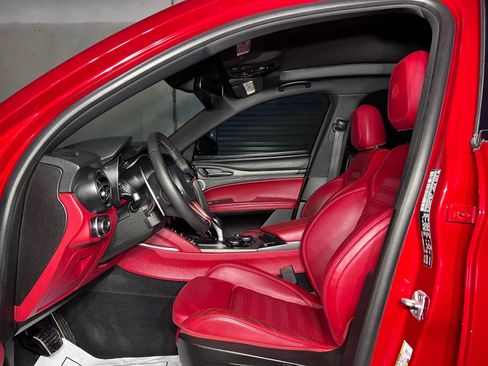 Used 2018 Alfa Romeo Stelvio Ti Sport image 19