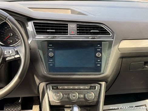 Used 2020 Volkswagen Tiguan SE w/ Panoramic Sunroof Package image 22