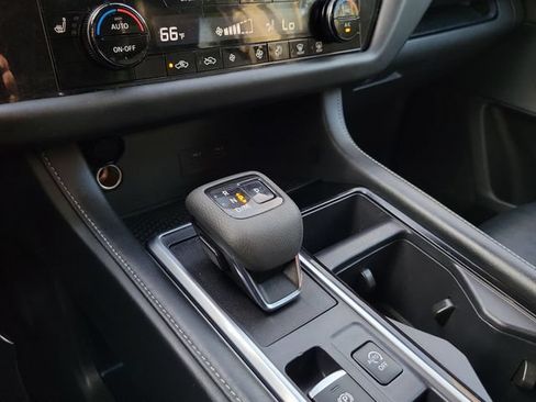 Used 2024 Nissan Pathfinder SV FWD image 20