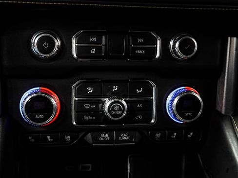 Used 2023 GMC Yukon SLT image 21